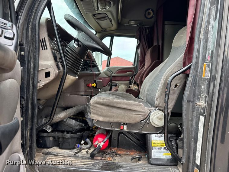 image for item EV1869 2005 Peterbilt 387 semi truck