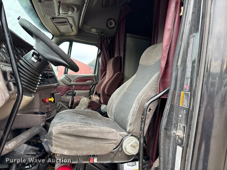 image for item EV1869 2005 Peterbilt 387 semi truck
