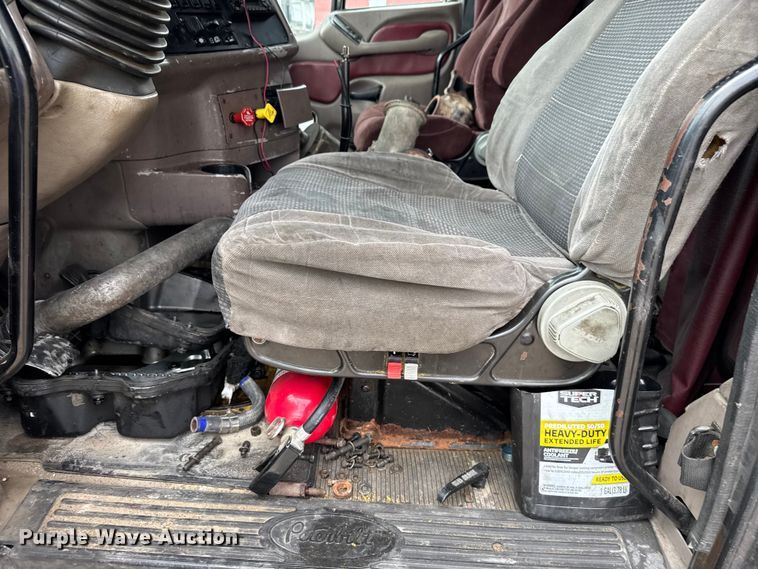 image for item EV1869 2005 Peterbilt 387 semi truck