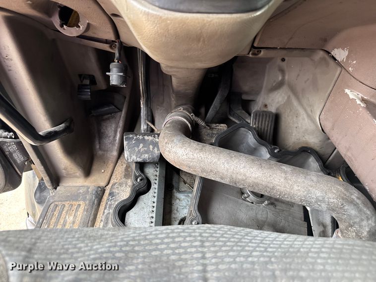 image for item EV1869 2005 Peterbilt 387 semi truck