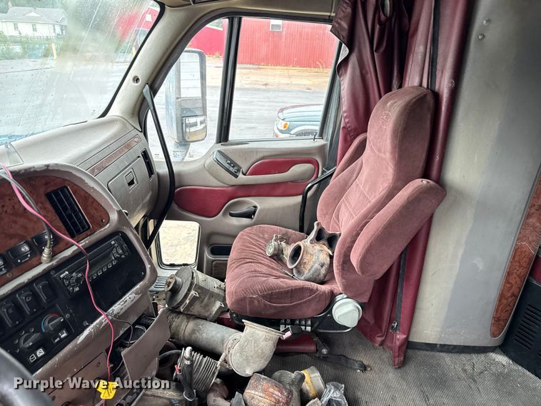 image for item EV1869 2005 Peterbilt 387 semi truck
