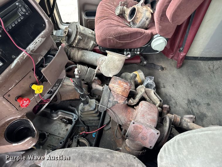 image for item EV1869 2005 Peterbilt 387 semi truck