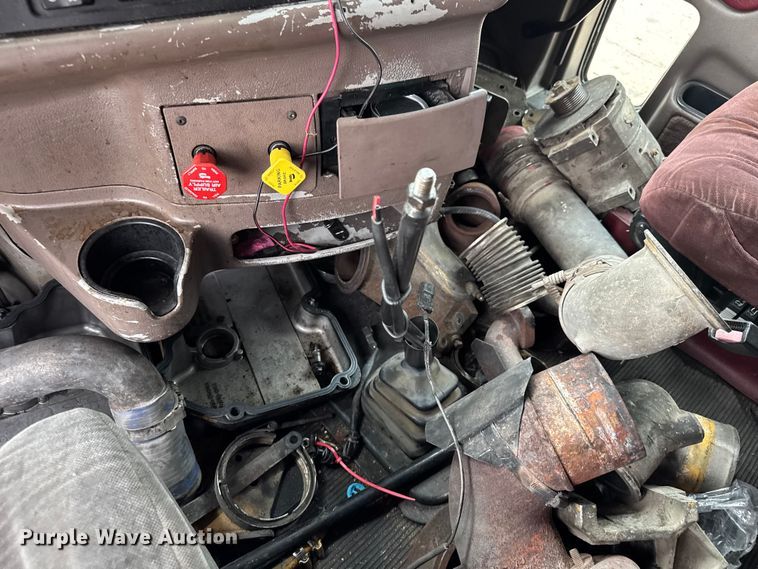 image for item EV1869 2005 Peterbilt 387 semi truck