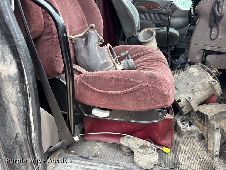 image for item EV1869 2005 Peterbilt 387 semi truck