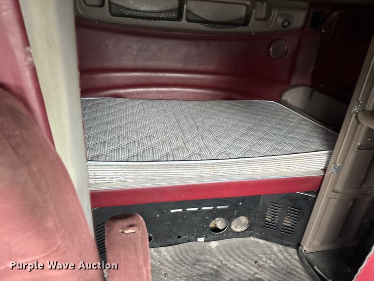 image for item EV1869 2005 Peterbilt 387 semi truck