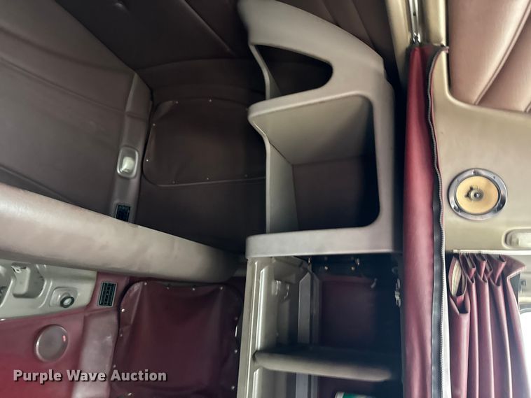 image for item EV1869 2005 Peterbilt 387 semi truck