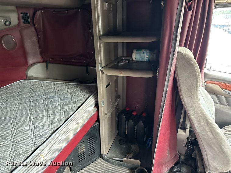 image for item EV1869 2005 Peterbilt 387 semi truck