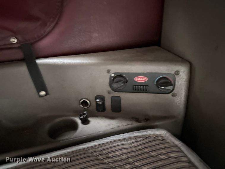 image for item EV1869 2005 Peterbilt 387 semi truck