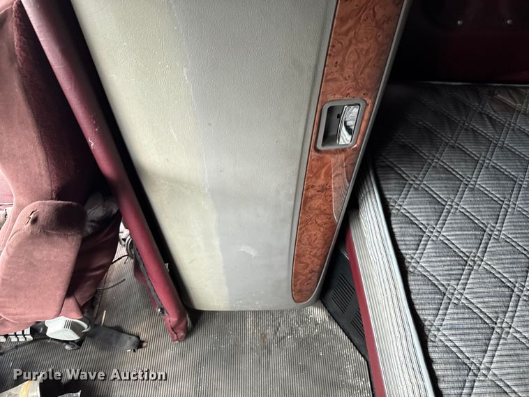 image for item EV1869 2005 Peterbilt 387 semi truck