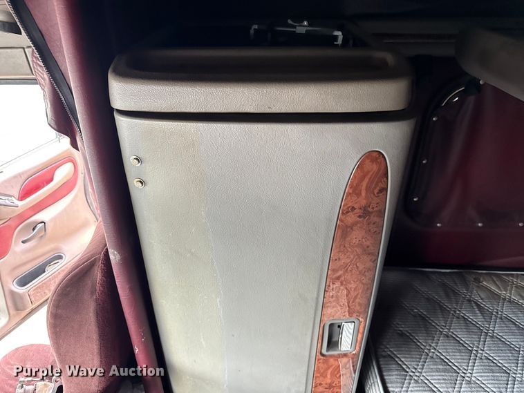 image for item EV1869 2005 Peterbilt 387 semi truck