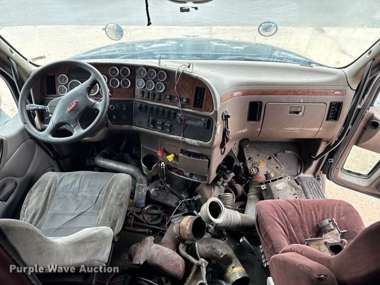 image for item EV1869 2005 Peterbilt 387 semi truck