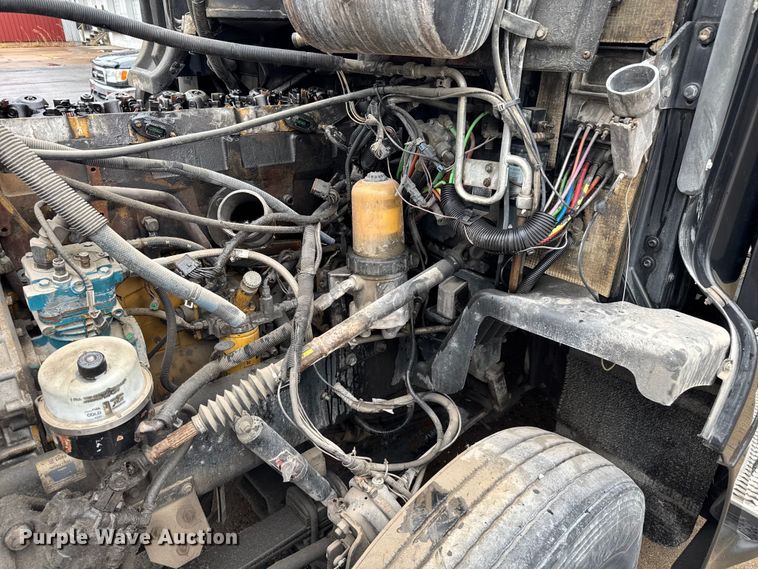 image for item EV1869 2005 Peterbilt 387 semi truck