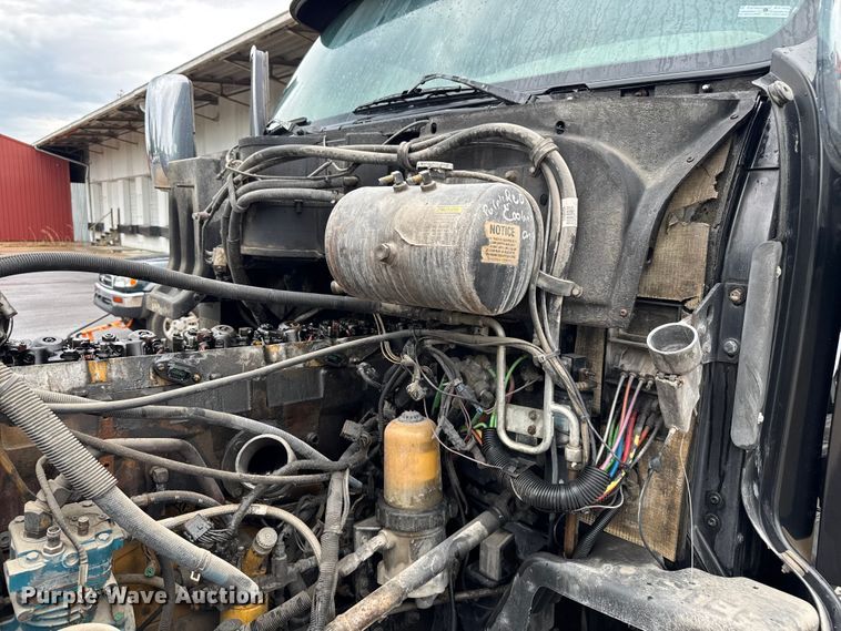 image for item EV1869 2005 Peterbilt 387 semi truck