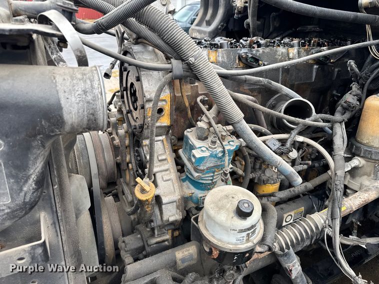 image for item EV1869 2005 Peterbilt 387 semi truck