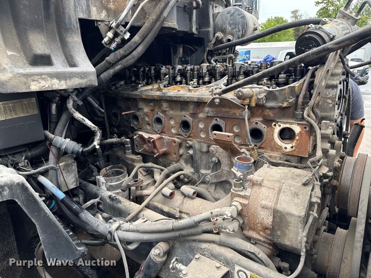 image for item EV1869 2005 Peterbilt 387 semi truck