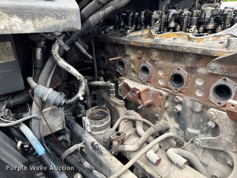 image for item EV1869 2005 Peterbilt 387 semi truck