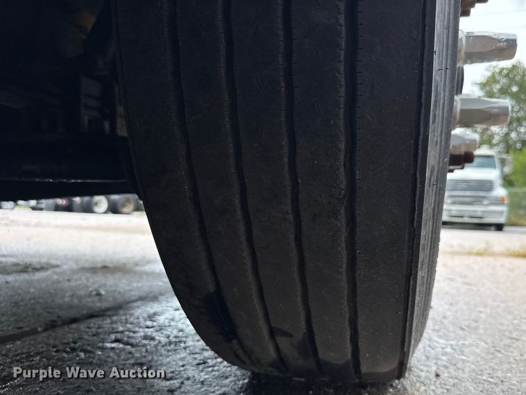 image for item EV1869 2005 Peterbilt 387 semi truck