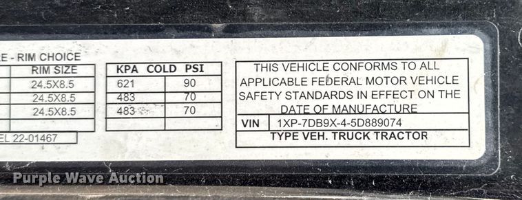 image for item EV1869 2005 Peterbilt 387 semi truck