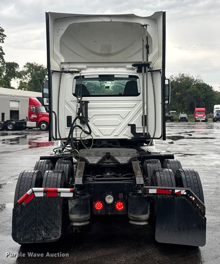 image for item EV1870 2016 International ProStar 122 semi truck