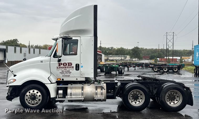 image for item EV1870 2016 International ProStar 122 semi truck