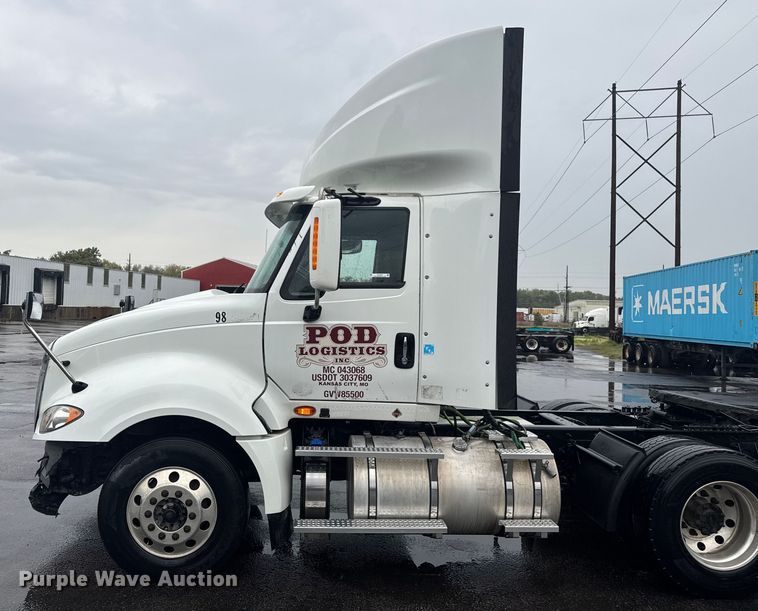 image for item EV1870 2016 International ProStar 122 semi truck