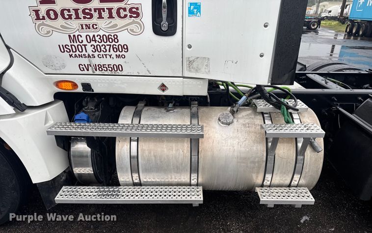 image for item EV1870 2016 International ProStar 122 semi truck