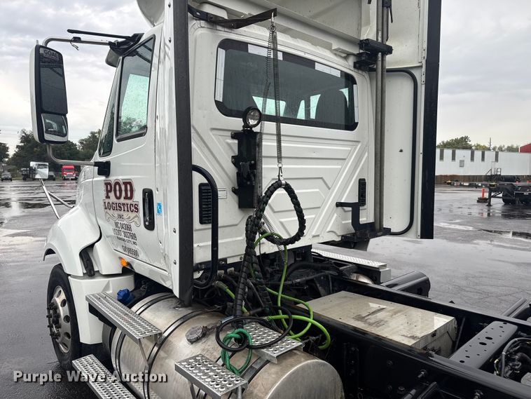 image for item EV1870 2016 International ProStar 122 semi truck