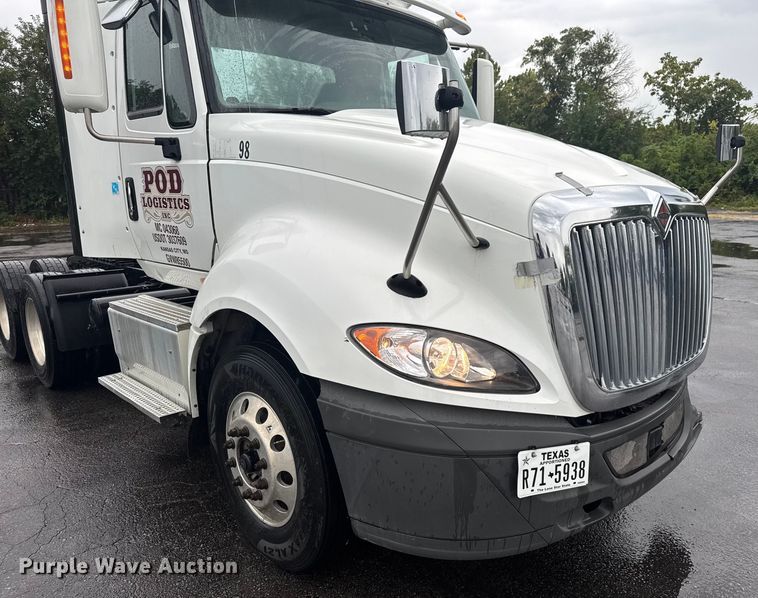 image for item EV1870 2016 International ProStar 122 semi truck