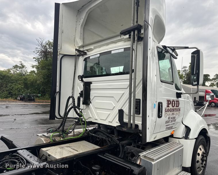 image for item EV1870 2016 International ProStar 122 semi truck