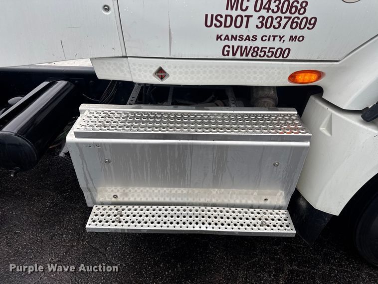 image for item EV1870 2016 International ProStar 122 semi truck