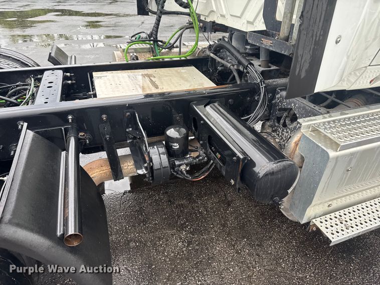 image for item EV1870 2016 International ProStar 122 semi truck