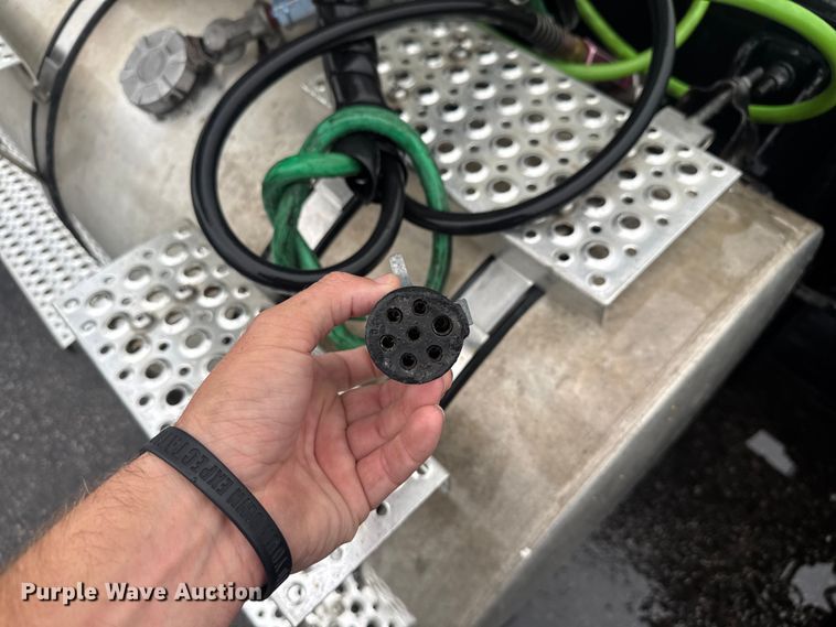 image for item EV1870 2016 International ProStar 122 semi truck