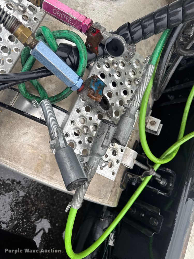 image for item EV1870 2016 International ProStar 122 semi truck