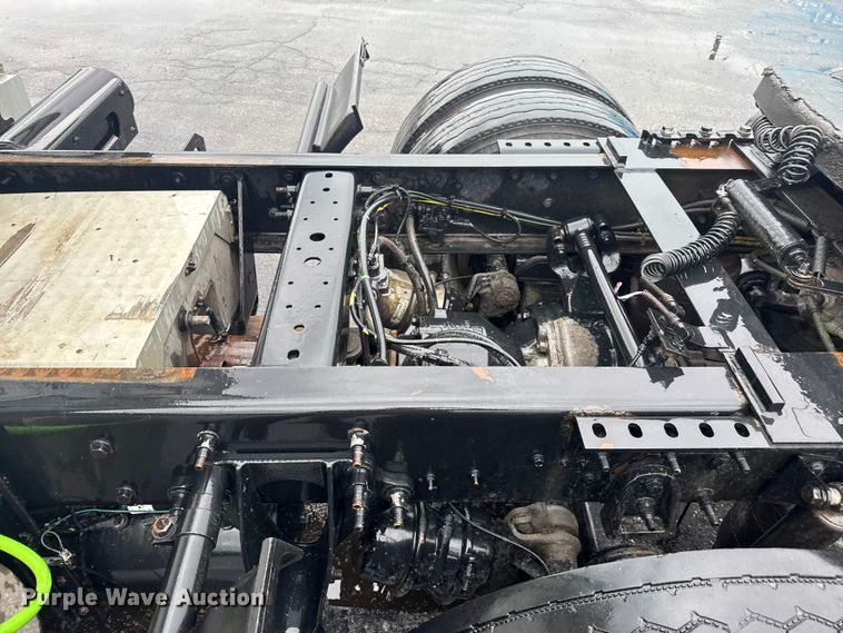 image for item EV1870 2016 International ProStar 122 semi truck