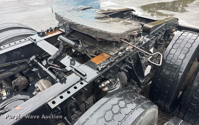 image for item EV1870 2016 International ProStar 122 semi truck