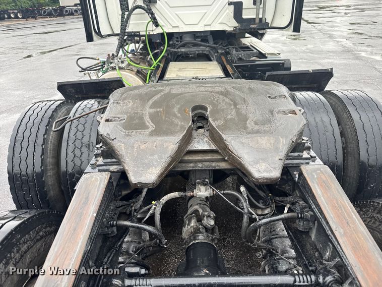 image for item EV1870 2016 International ProStar 122 semi truck