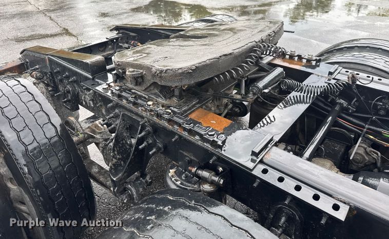 image for item EV1870 2016 International ProStar 122 semi truck