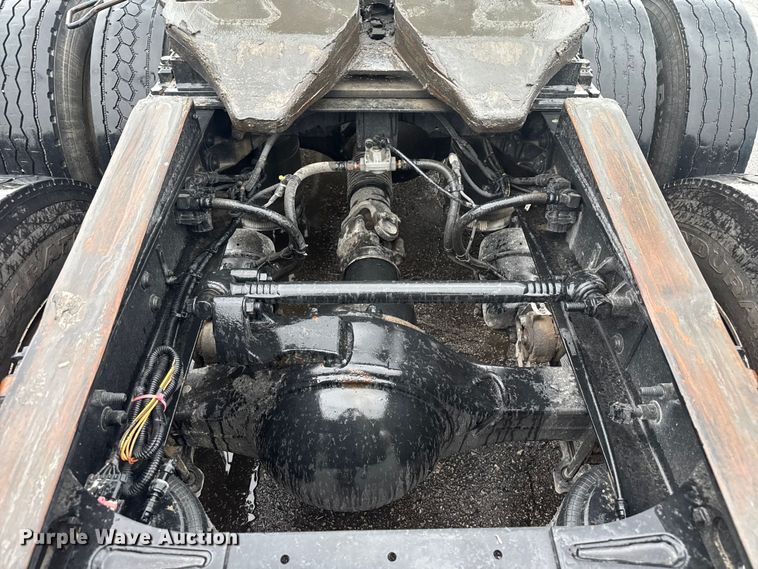 image for item EV1870 2016 International ProStar 122 semi truck