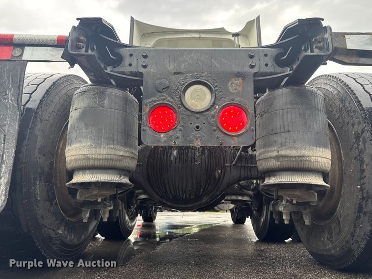 image for item EV1870 2016 International ProStar 122 semi truck