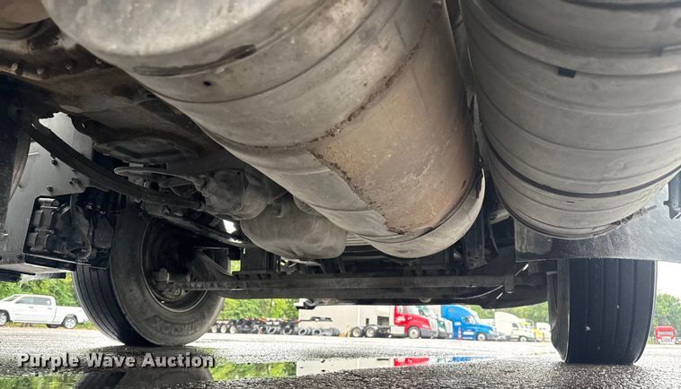 image for item EV1870 2016 International ProStar 122 semi truck