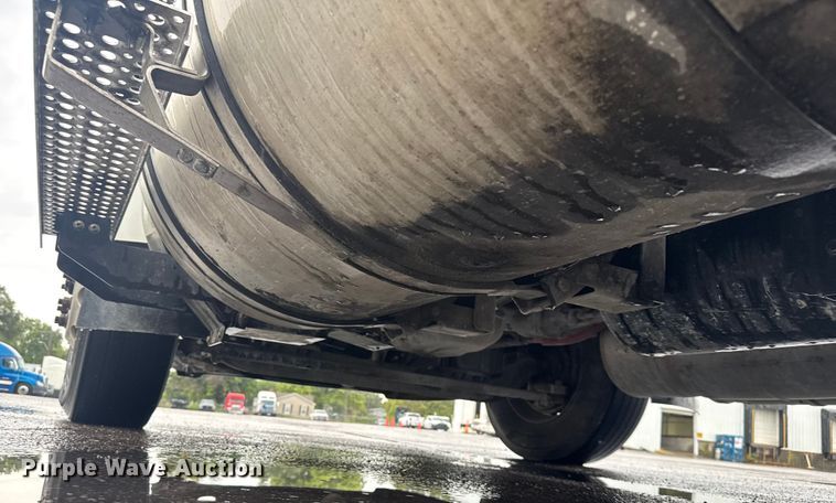 image for item EV1870 2016 International ProStar 122 semi truck