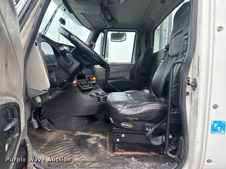 image for item EV1870 2016 International ProStar 122 semi truck