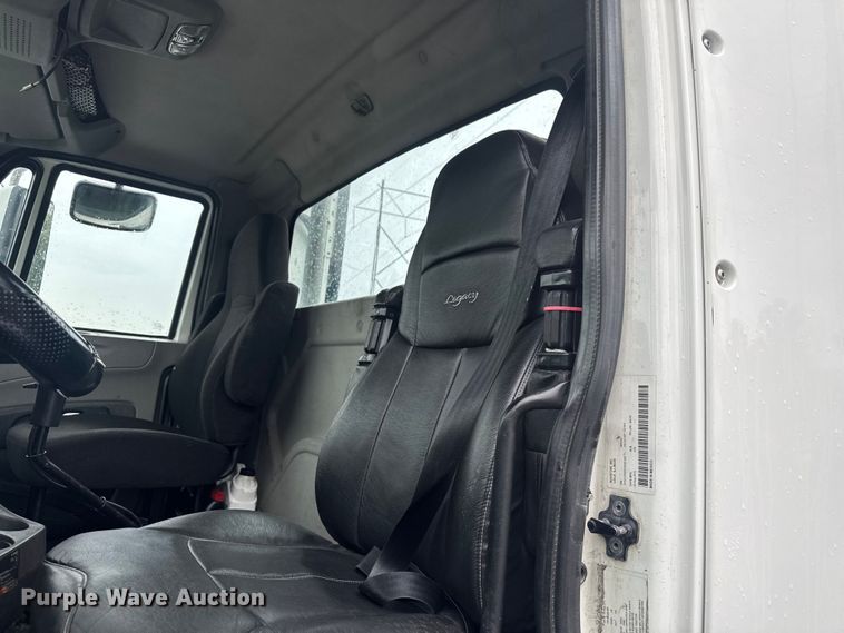 image for item EV1870 2016 International ProStar 122 semi truck