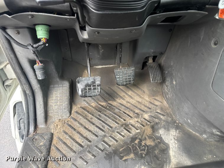 image for item EV1870 2016 International ProStar 122 semi truck