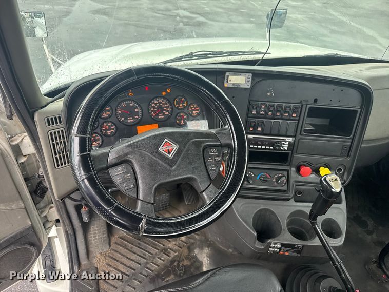 image for item EV1870 2016 International ProStar 122 semi truck