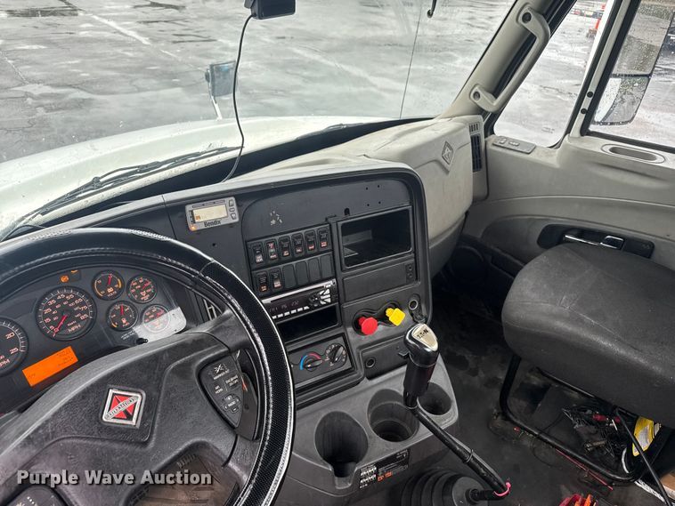 image for item EV1870 2016 International ProStar 122 semi truck