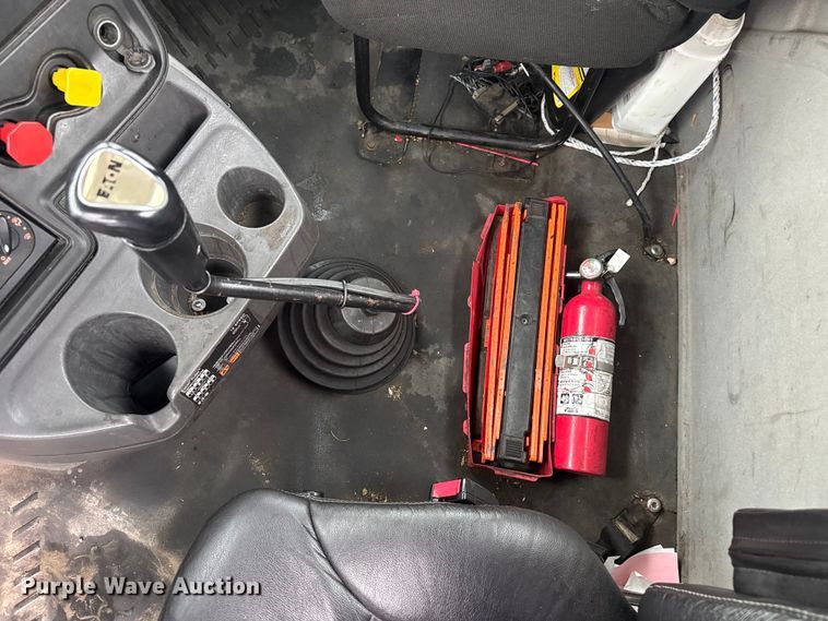 image for item EV1870 2016 International ProStar 122 semi truck