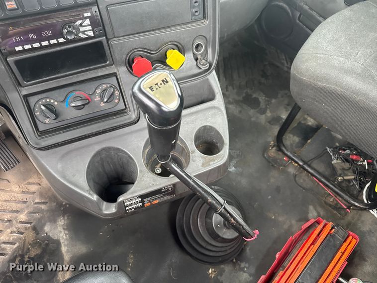 image for item EV1870 2016 International ProStar 122 semi truck