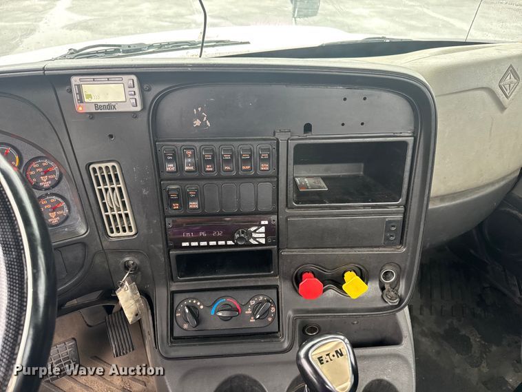 image for item EV1870 2016 International ProStar 122 semi truck