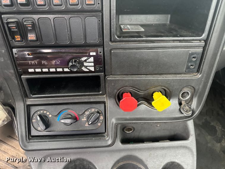 image for item EV1870 2016 International ProStar 122 semi truck